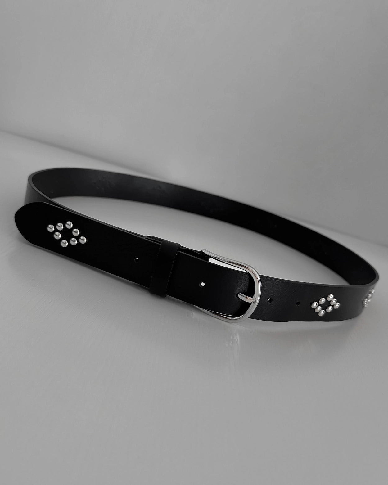 Diamond stud leather belt
