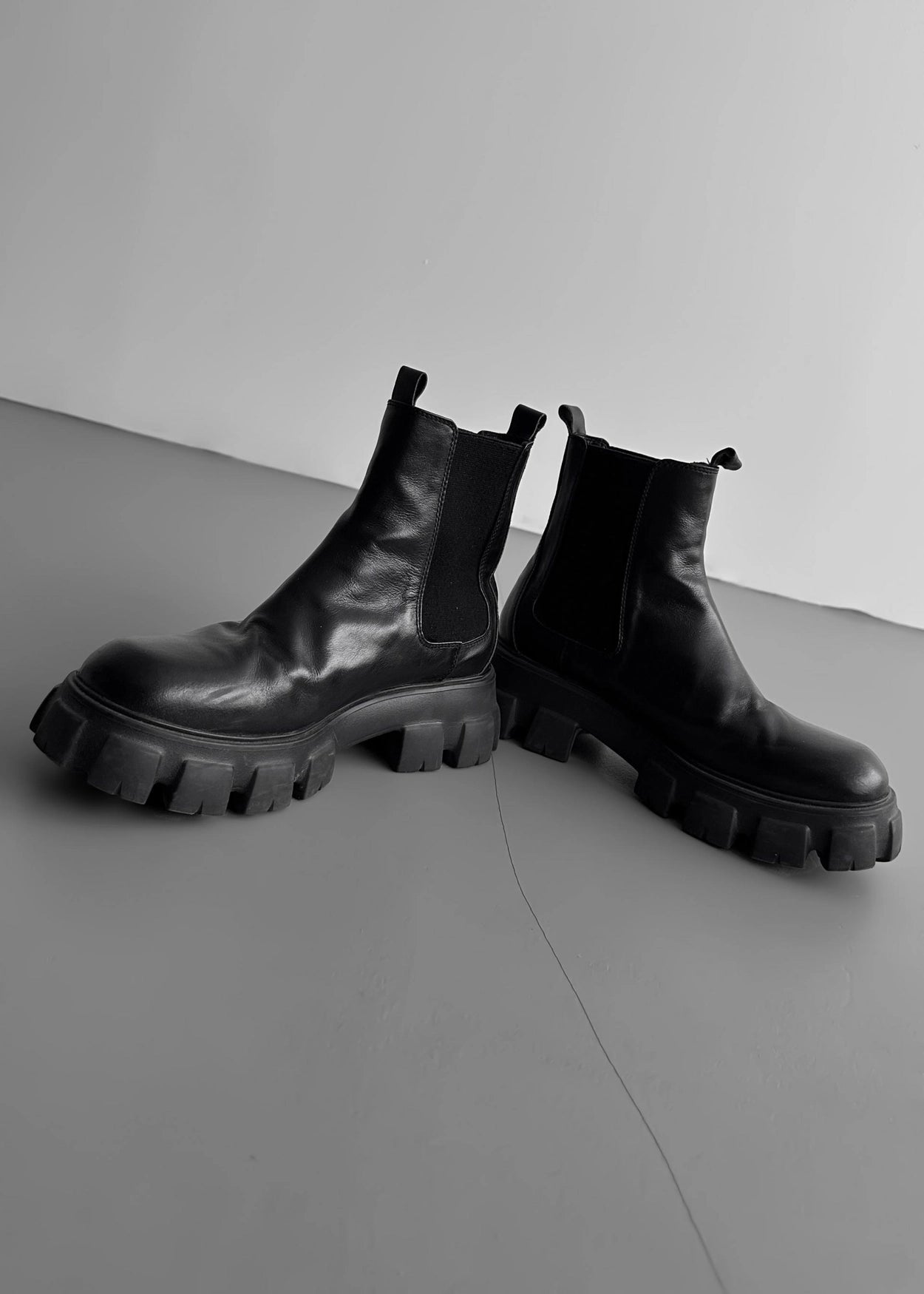 Marble Chelsea boots