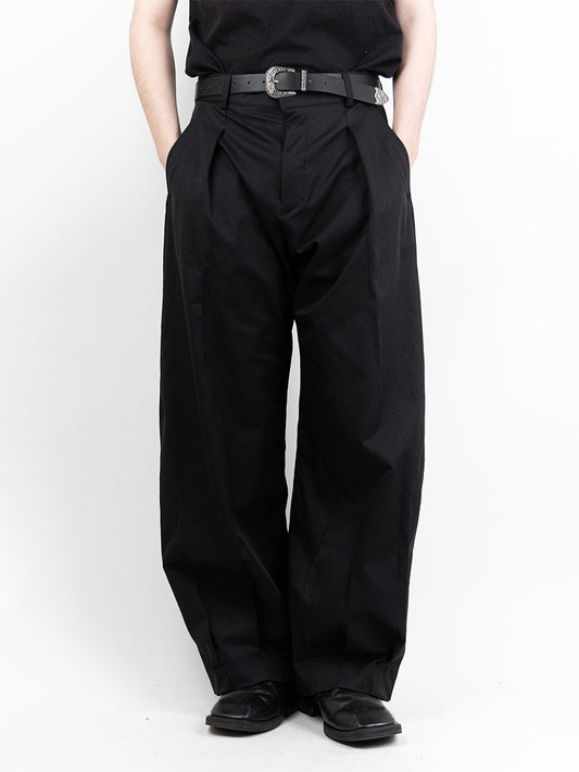 Two-tuck wide slacks 