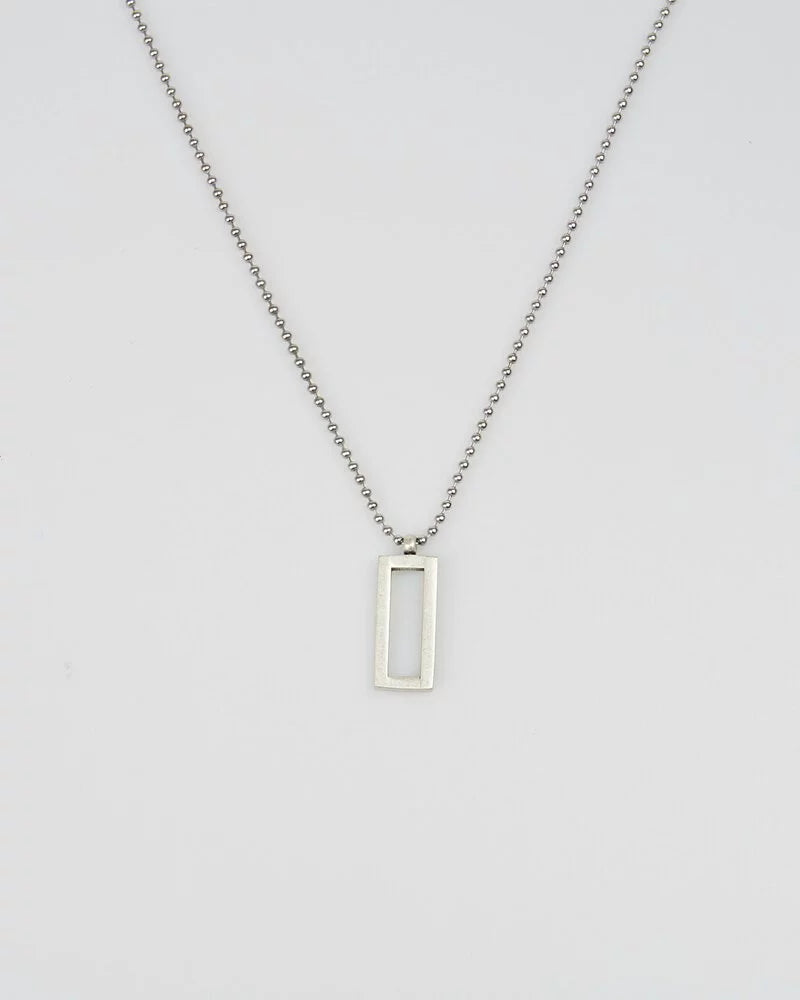 Square frame necklace 